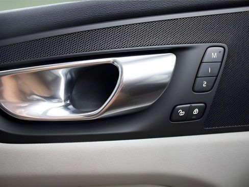 Certified 2025 Volvo XC60 T8 Core w/ Protection Package Premier image 22