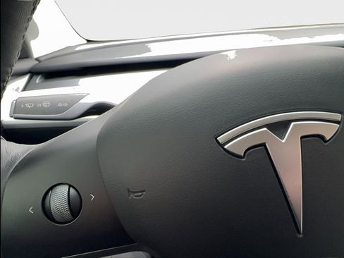 Used 2023 Tesla Model 3 Standard Range RWD image 38