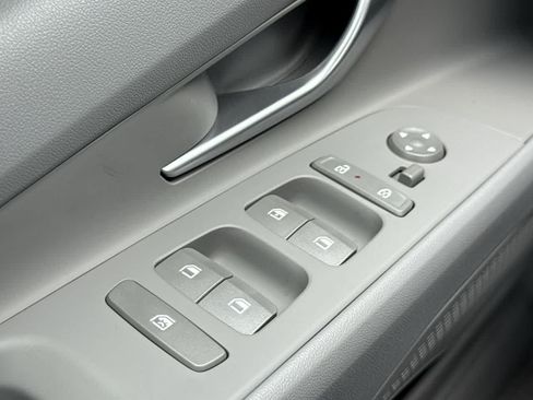 Used 2025 Hyundai Elantra SE FWD image 17