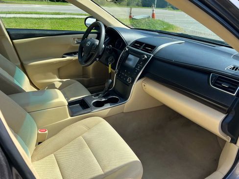 Used 2017 Toyota Camry LE image 20
