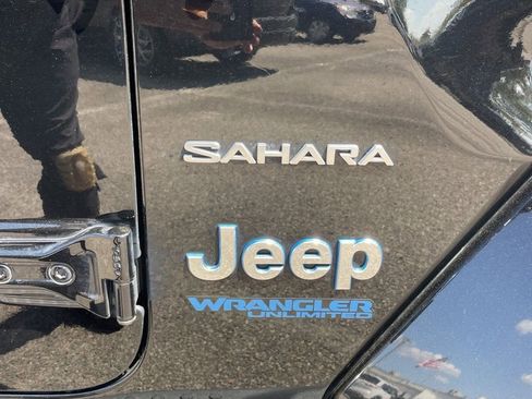 Used 2021 Jeep Wrangler Unlimited Sahara w/ Cold Weather Group AWD/4WD image 5