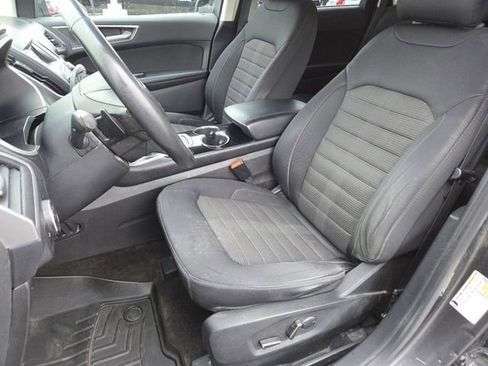 Used 2018 Ford Edge SEL image 29