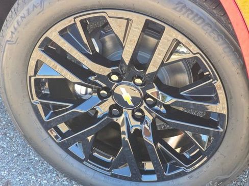 New 2025 Chevrolet Suburban Premier image 19