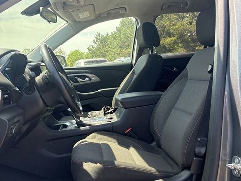 Used 2020 Chevrolet Traverse LT FWD image 3