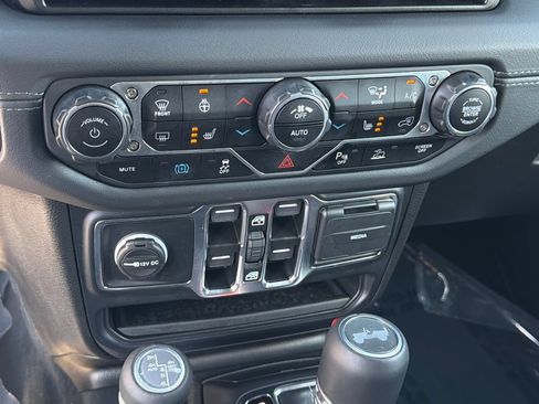 Used 2024 Jeep Wrangler High Altitude AWD/4WD image 32