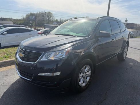 Used 2017 Chevrolet Traverse LS image 3