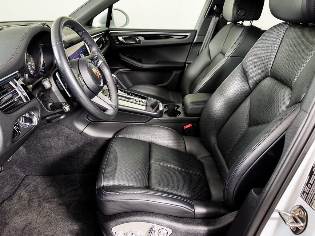 Certified 2022 Porsche Macan S AWD/4WD image 5