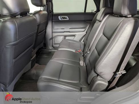Used 2015 Ford Explorer XLT w/ Equipment Group 202A AWD/4WD image 38