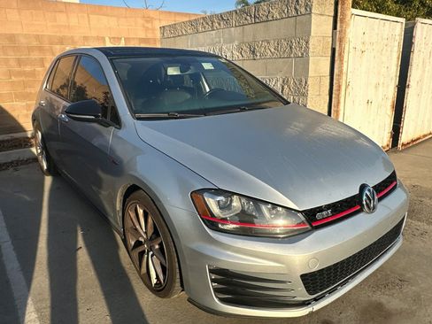 Used 2017 Volkswagen GTI SE image 6