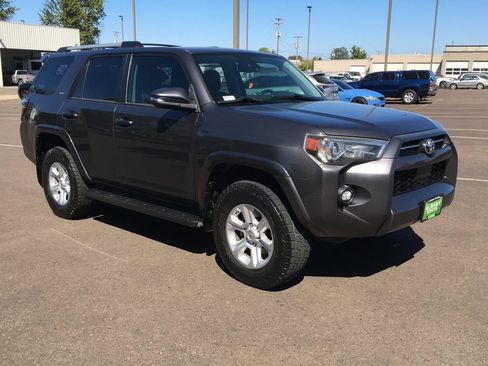 Used 2021 Toyota 4Runner SR5 Premium w/ Moonroof Package AWD/4WD image 9