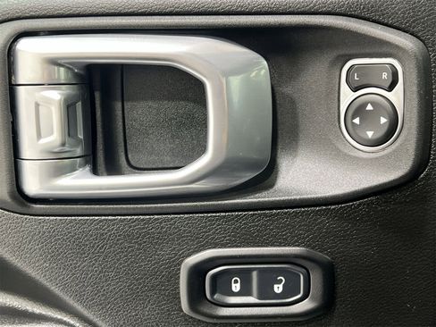 Used 2022 Jeep Wrangler Rubicon image 13