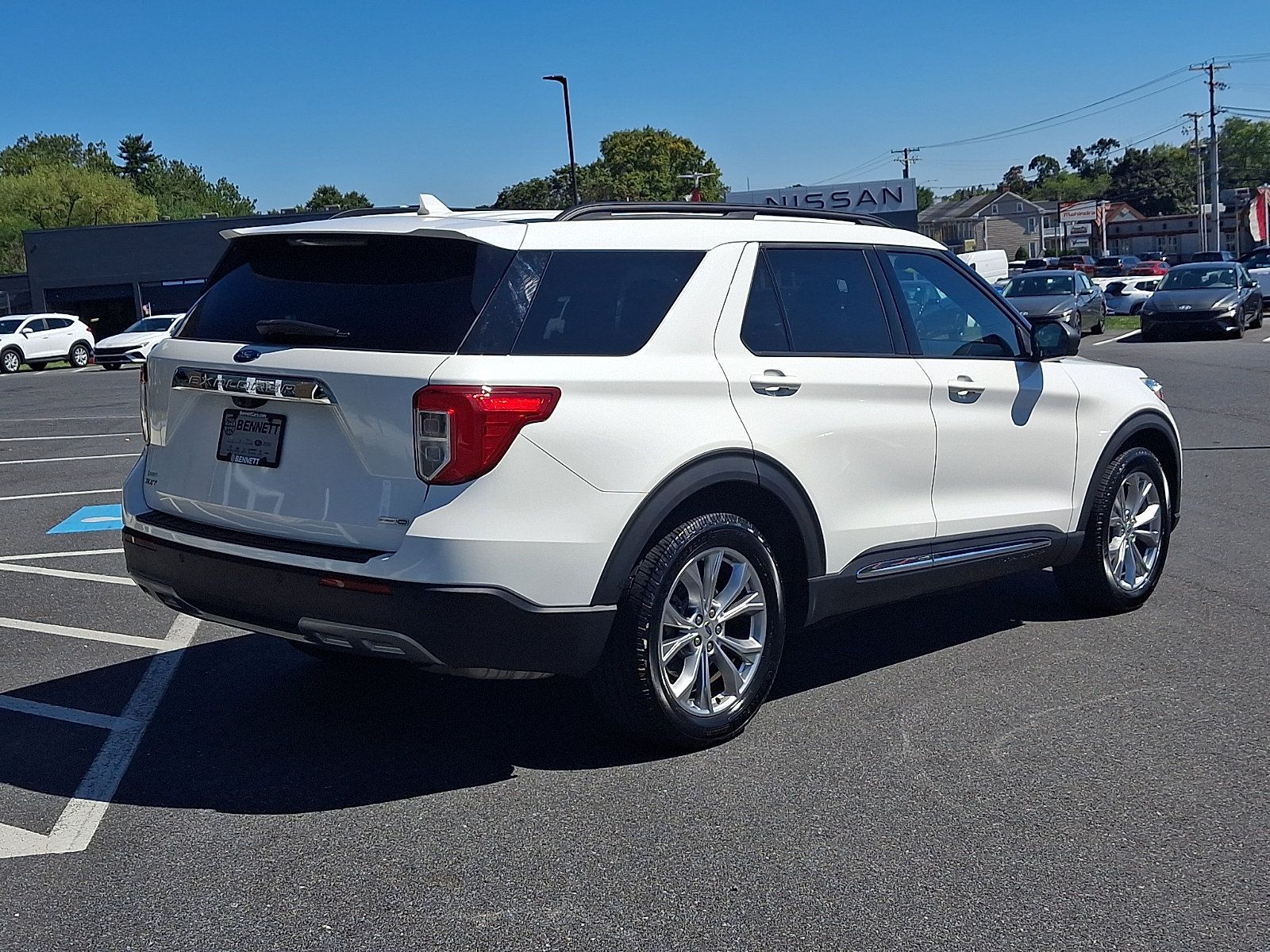 Used 2020 Ford Explorer XLT w/ Equipment Group 202A AWD/4WD image 6