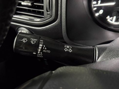 Used 2023 Nissan Titan SV w/ SV Convenience Package image 21