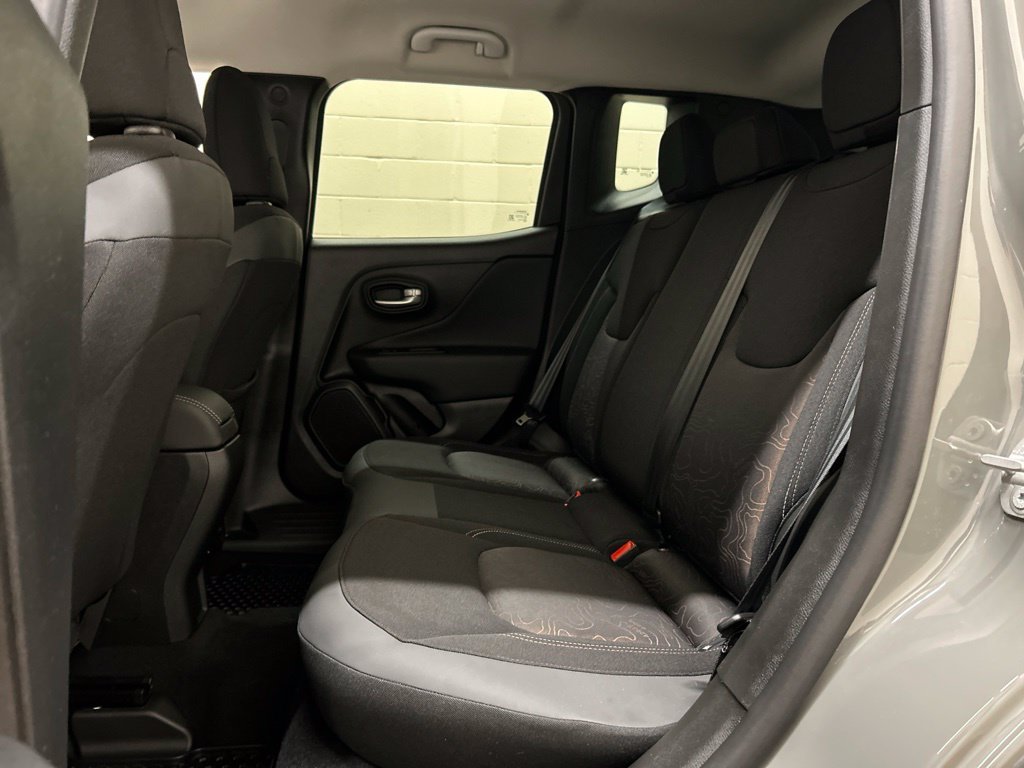 Used 2023 Jeep Renegade Latitude AWD/4WD image 9