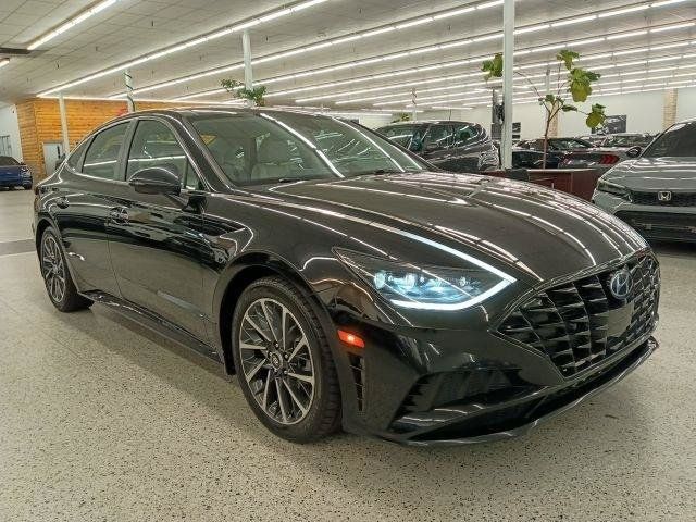 Used 2020 Hyundai Sonata Limited w/ Preferred Accessory Package FWD image 4