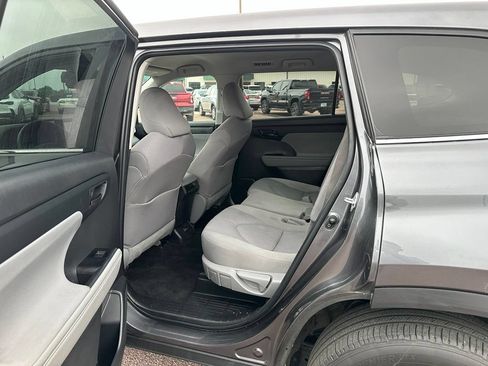 Used 2023 Toyota Highlander L FWD image 21