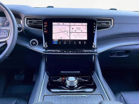 Used 2024 Jeep Wagoneer L Series II w/ Flexible Seating Group image 9