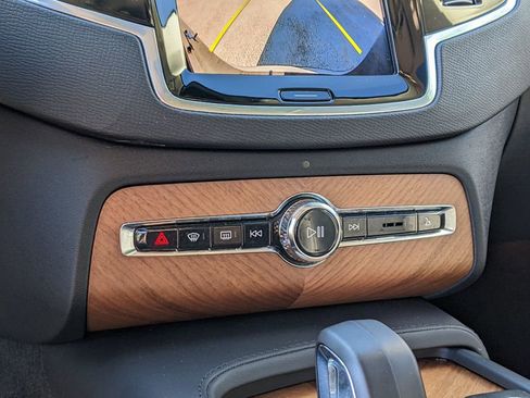 Certified 2024 Volvo XC90 T8 Plus AWD/4WD image 18