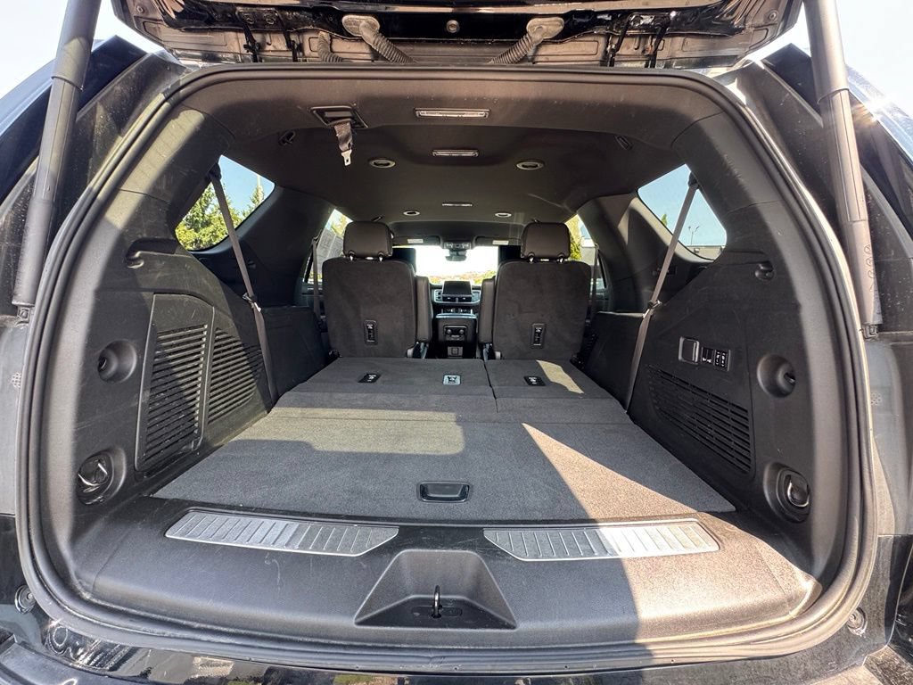Used 2023 Chevrolet Tahoe Premier w/ Advanced Technology Package AWD/4WD image 46