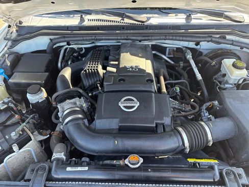 Used 2016 Nissan Frontier SV w/ SV Value Truck Package AWD/4WD image 11