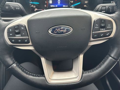 Used 2021 Ford Explorer XLT image 14