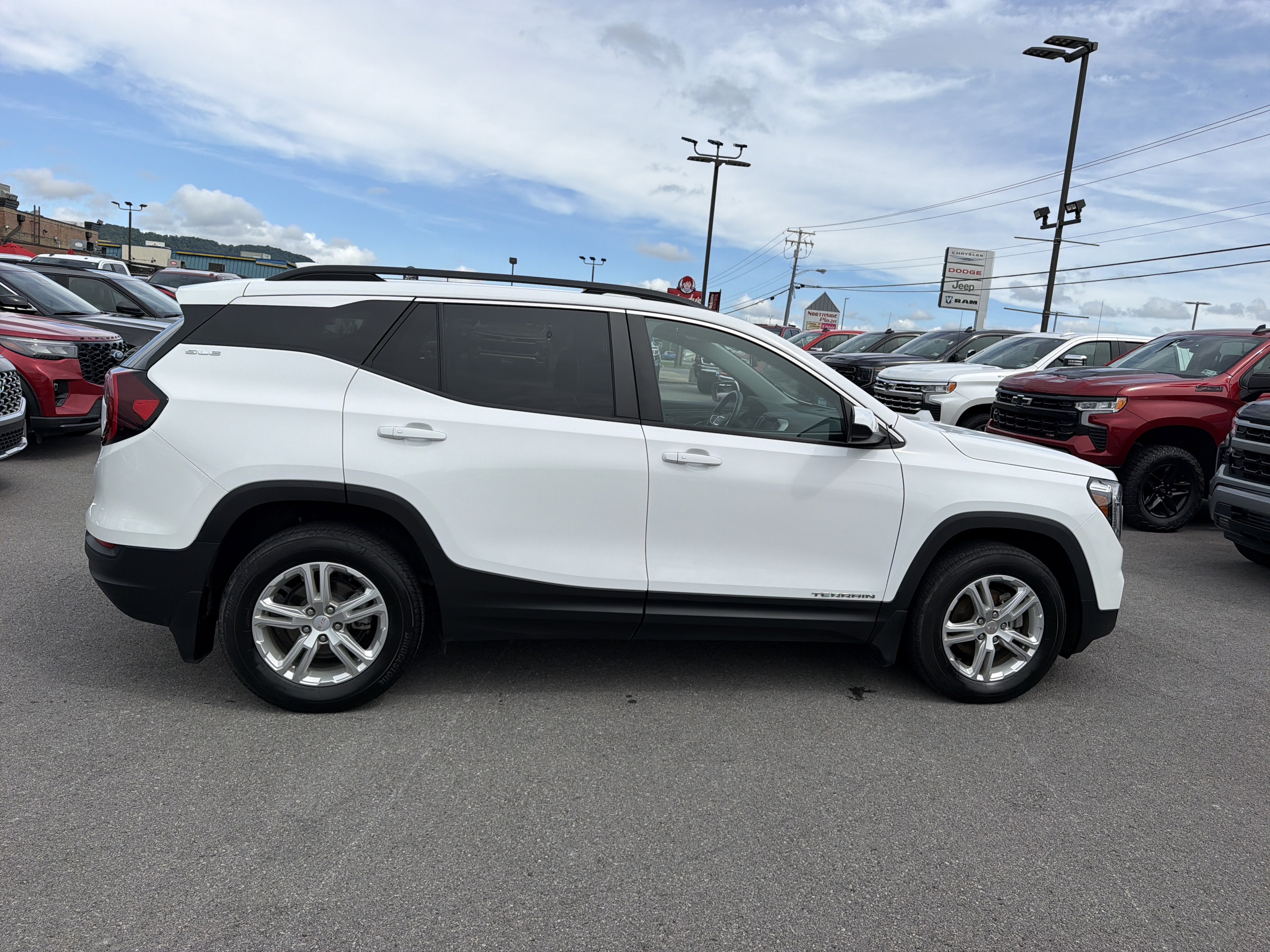 Certified 2024 GMC Terrain SLE w/ Driver Convenience Package AWD/4WD image 5