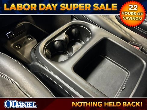 Used 2025 Chrysler Pacifica Select FWD image 19