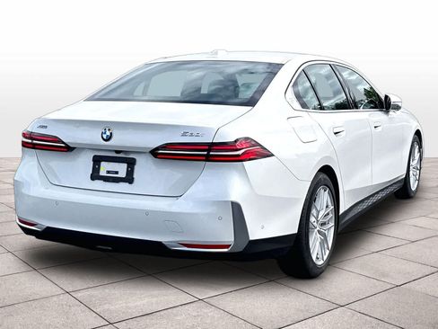 Used 2024 BMW 530i xDrive w/ Premium Package AWD/4WD image 9