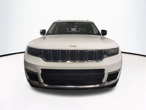 Used 2022 Jeep Grand Cherokee L Limited RWD image 3