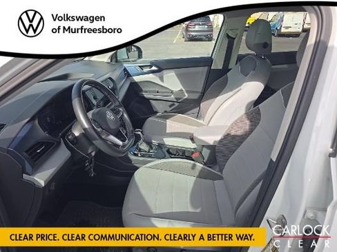Used 2023 Volkswagen Taos SE w/ Panoramic Sunroof Package FWD image 6