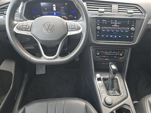 Used 2023 Volkswagen Tiguan SE AWD/4WD image 15