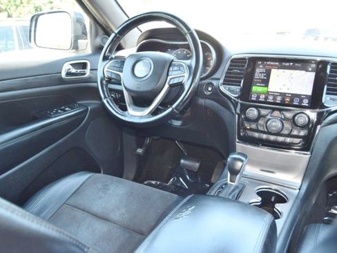 Used 2020 Jeep Grand Cherokee Laredo AWD/4WD image 21