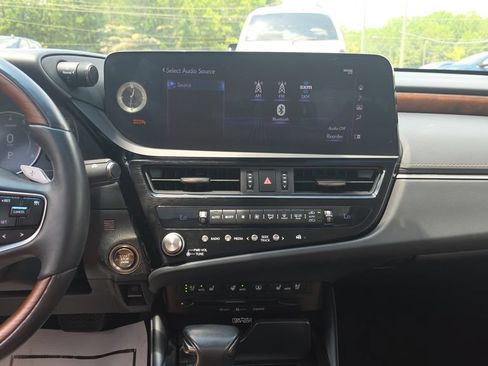 Used 2022 Lexus ES 350 Ultra Luxury w/ Accessory Package 2 FWD image 25