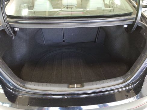 Used 2017 Hyundai Elantra SE FWD image 23