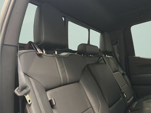 Used 2020 Chevrolet Silverado 1500 High Country w/ Technology Package AWD/4WD image 18