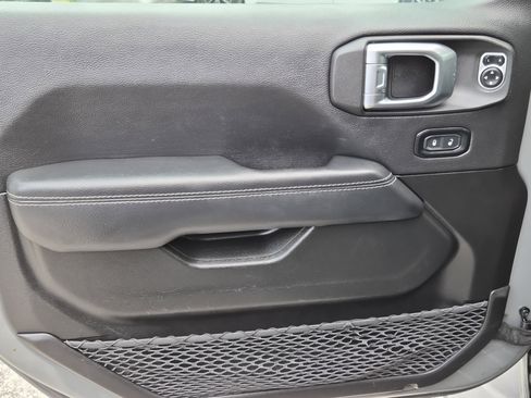 Used 2023 Jeep Gladiator Overland image 17