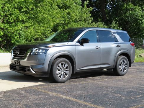 Used 2025 Nissan Pathfinder S AWD/4WD image 9