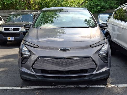 Used 2023 Chevrolet Bolt LT w/ Infotainment Package FWD image 2