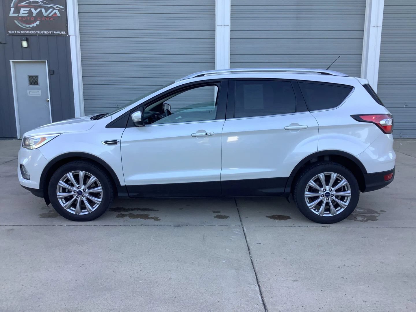 Used 2017 Ford Escape Titanium w/ Equipment Group 301A FWD image 5