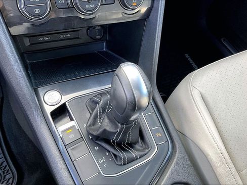 Certified 2021 Volkswagen Tiguan SE R-Line FWD image 28