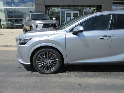 Used 2023 Lexus RX 350 AWD/4WD image 2