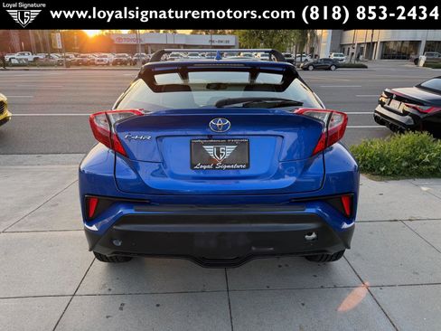 Used 2019 Toyota C-HR XLE image 6