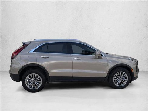 Used 2025 Cadillac XT4 Premium Luxury image 4