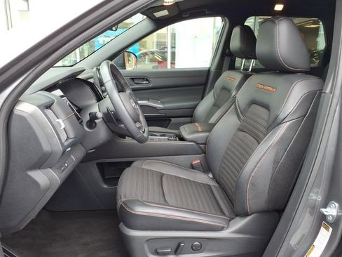 Used 2024 Nissan Pathfinder Rock Creek AWD/4WD image 2