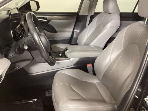 Used 2020 Toyota Highlander Platinum AWD/4WD image 10