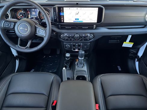 New 2025 Jeep Gladiator Sport AWD/4WD image 13