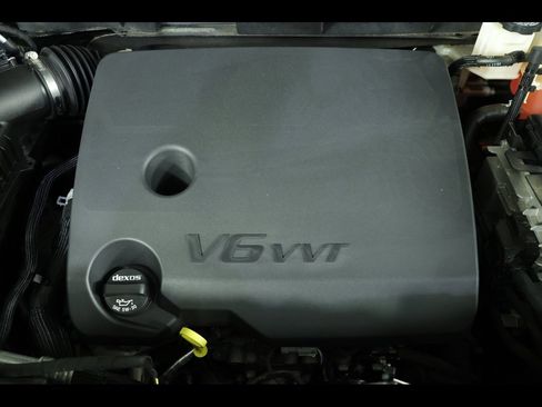 Used 2023 Chevrolet Traverse LT w/ Midnight/Sport Edition image 17