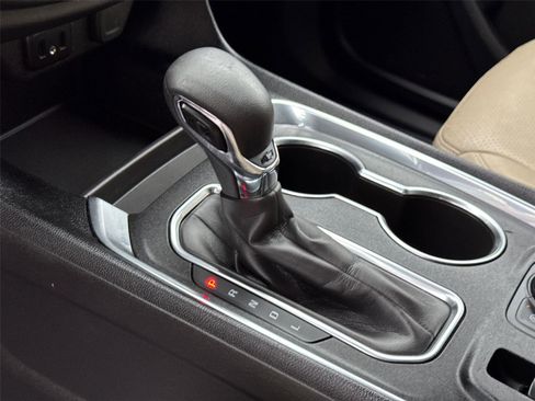 Used 2023 Chevrolet Traverse LS image 27