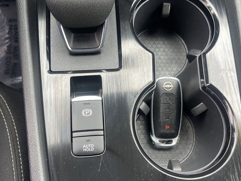 Certified 2023 Nissan Rogue SV image 18