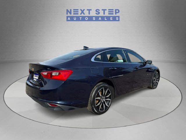 Used 2017 Chevrolet Malibu LT FWD image 8